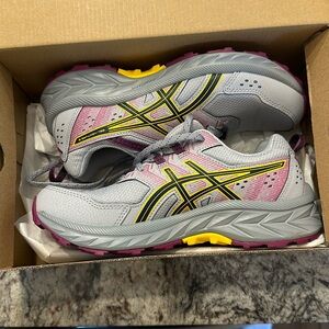 Brand New size 7.5 ASICS tennis shoes